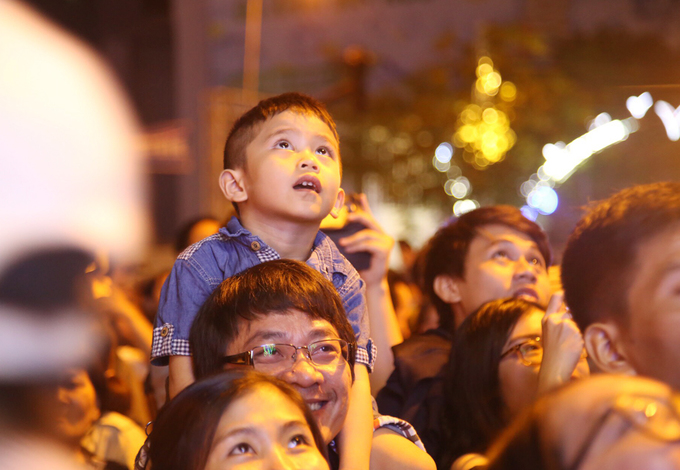 Fireworks return as Vietnam welcomes 2018 - Go Asia Travel